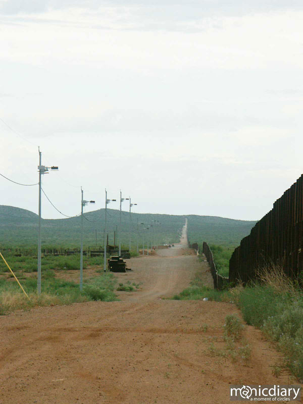 border_fence01.jpg : bisbee.arizona